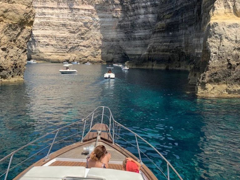 Yacht hire Lampedusa cheap cabinato