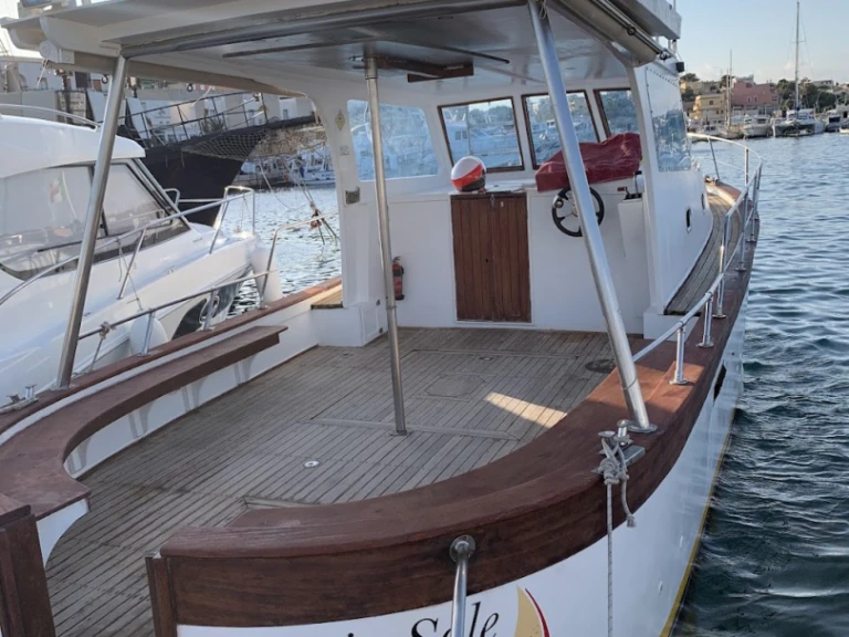 Hire a Gozzo cabinato Lampedusa