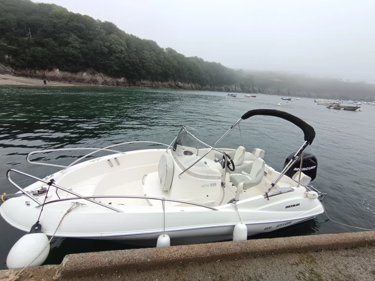 Yacht hire Brest cheap Activ 555 Open