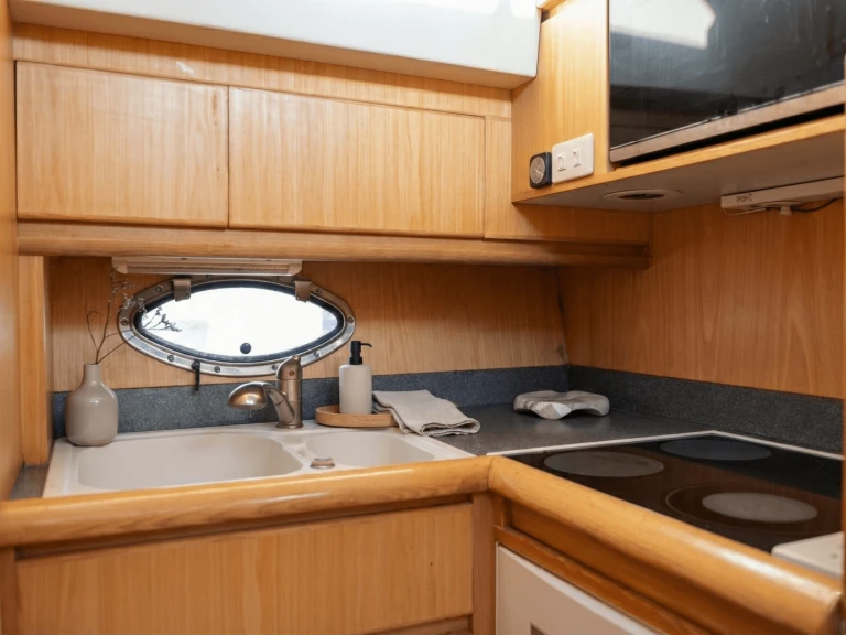 Hire Luxury Yacht with or without skipper Dyna Himarë