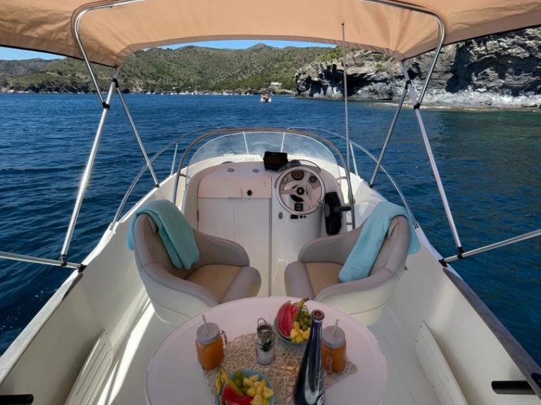 Motorboat to hire Roses at the best price