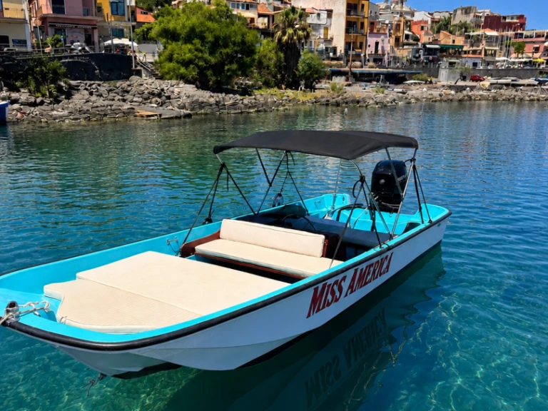 Yacht charter Aci Trezza - Boston Whaler Boston Whaler 17 on SamBoat