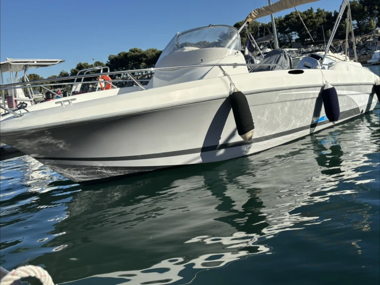 Charter a Bénéteau Flyer 650 Open in Marseille on Samboat