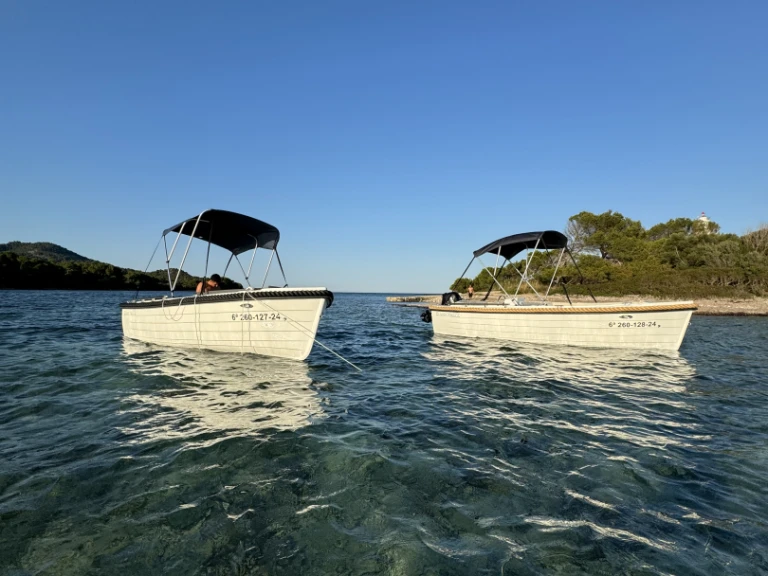 Charter a Silver yaths Silver 495 in Calp / Calpe on Samboat