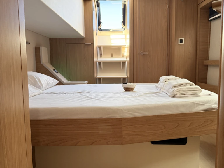 Yacht charter Lávrio - Bali Bali 4.8 (4 cab +1) on SamBoat