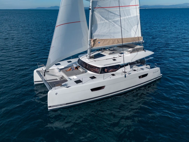 Catamaran to hire Castellammare di Stabia at the best price