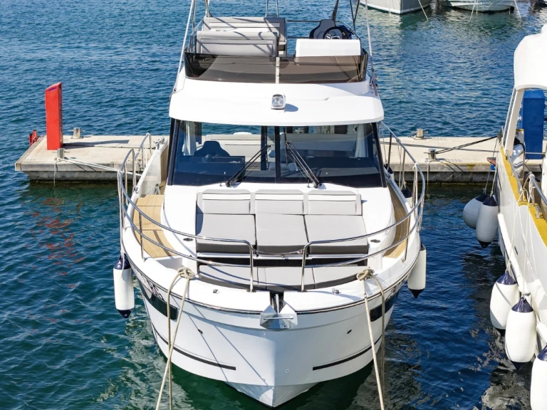 Charter a Jeanneau Merry Fisher 1095 Fly Serie2 in Biograd na Moru on Samboat