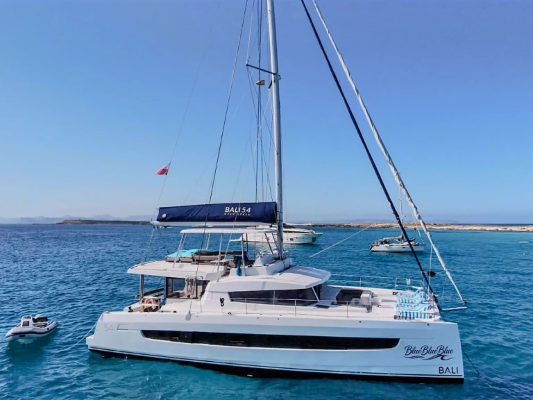 Yacht hire Olbia cheap Bali 5.4