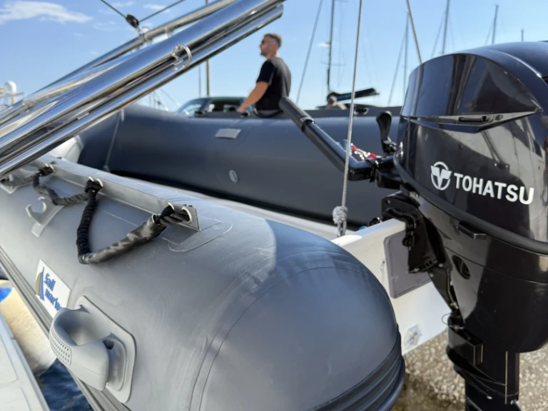 Yacht hire Lávrio cheap Bali 4.8 (4 cab +1)