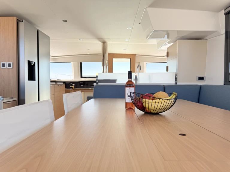 Catamaran to hire Lávrio at the best price
