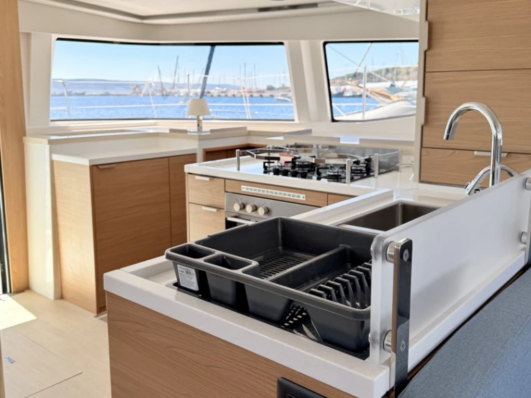 Yacht charter Lávrio - Bali Bali 4.8 (4 cab +1) on SamBoat