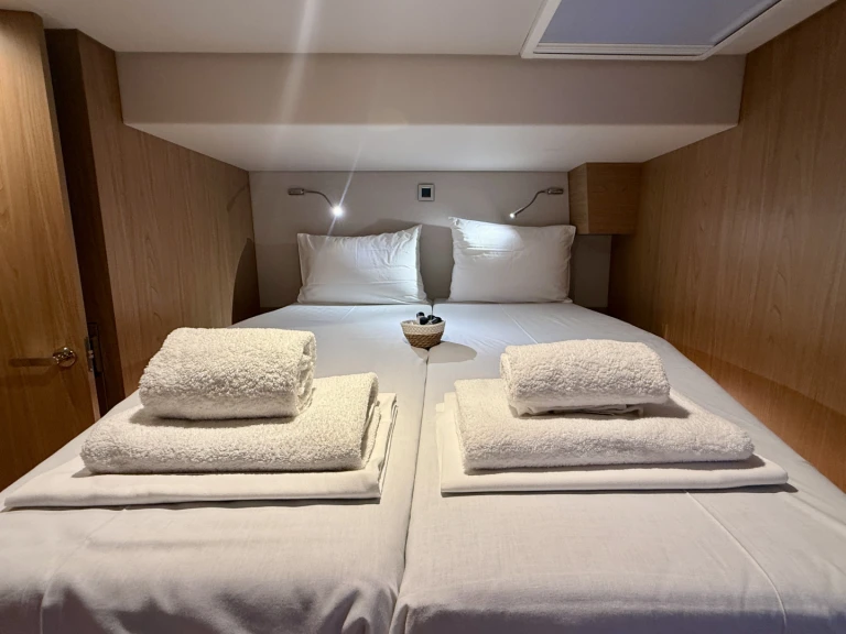 Charter a Bali Bali 4.8 in Néa Péramos on Samboat