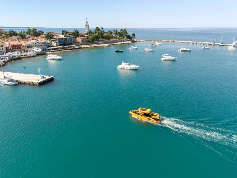 Hire Motorboat  with a boat licence