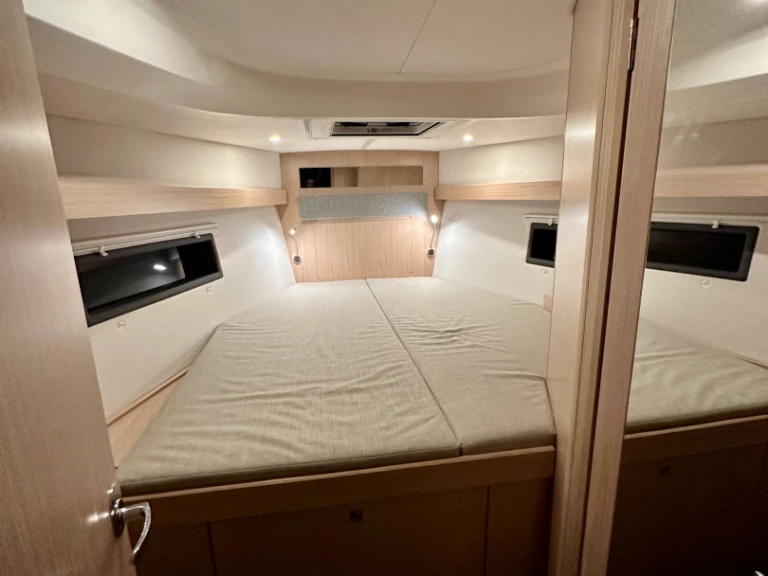 Sailboat to hire Vathy at the best price