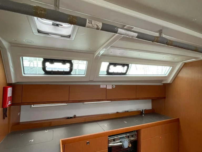 Yacht hire Alimos cheap Cruiser 46
