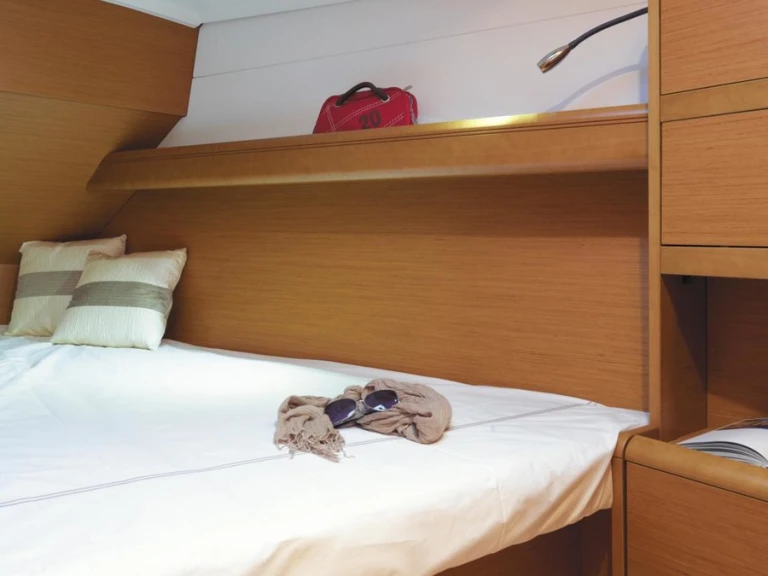 Sailboat hire in Dubrovnik - Jeanneau Sun Odyssey 389
