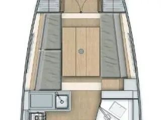 Yacht hire Toulon cheap Oceanis 30.1