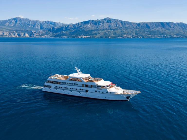 Charter a Custom Made Il Mare in Split on Samboat