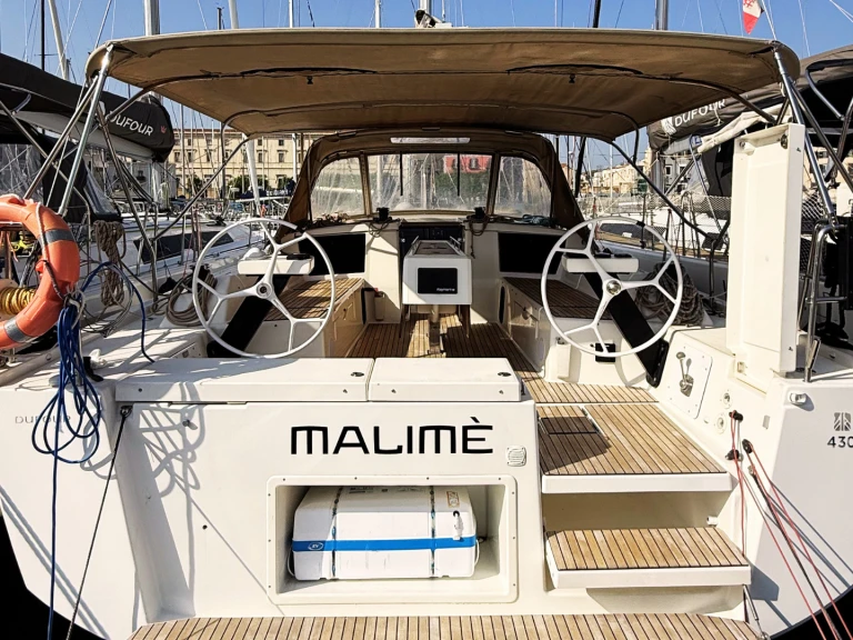 Sailboat to hire Procida at the best price