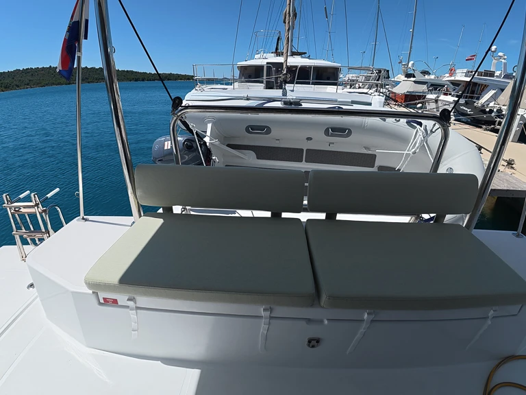 Hire a Bali Bali Catspace Voile Pirovac