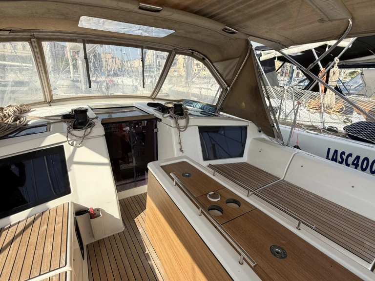 Yacht charter Procida - Dufour Dufour 430 Grand Large on SamBoat