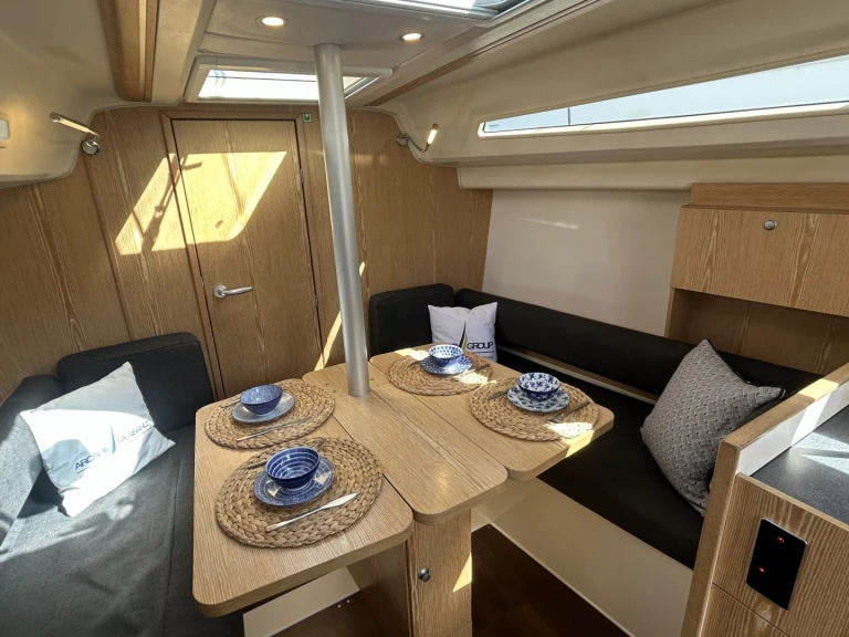 Yacht charter Cogolin - Hanse Hanse 315 on SamBoat