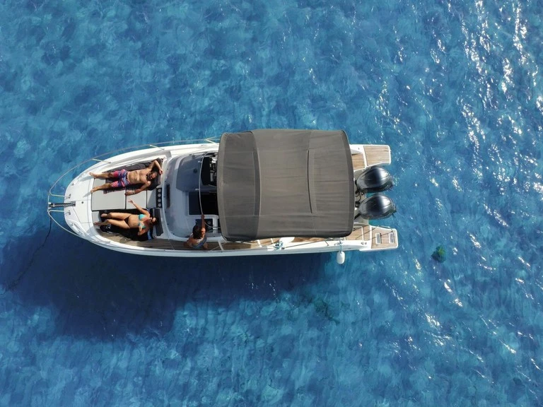 Motorboat hire in Sant Antoni de Portmany - Jeanneau Cap Camarat 9.0 WA
