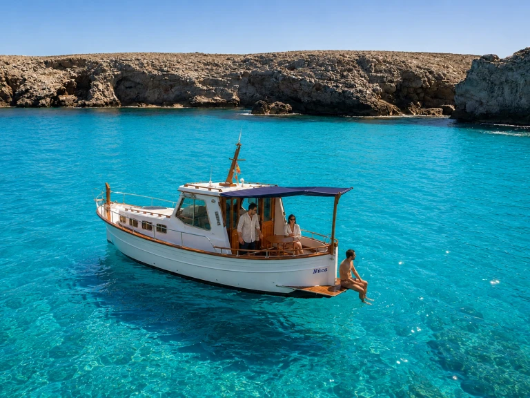 Yacht hire Mahón cheap 900