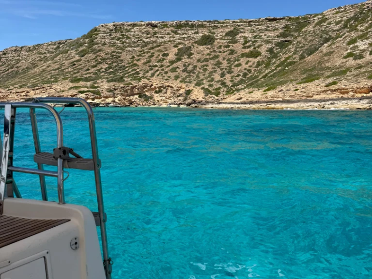 Charter a Bénéteau Cyclades 39 in Palma de Mallorca on Samboat
