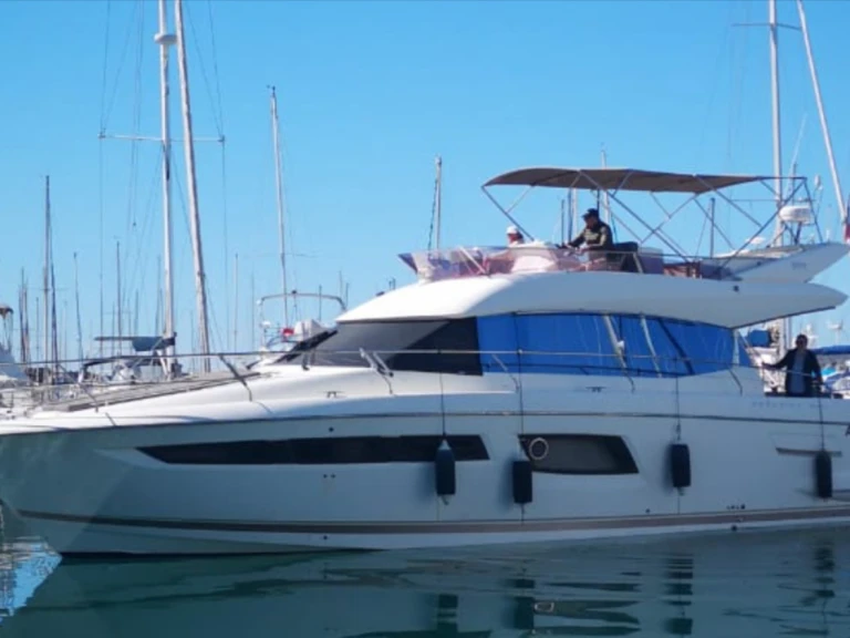 Yacht hire Cannes cheap Prestige 500 Fly