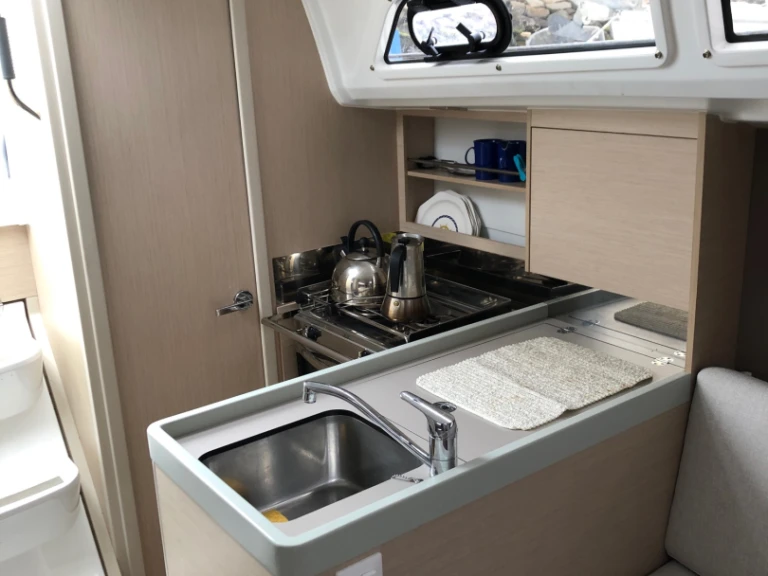 Yacht hire Port de Trébeurden cheap Oceanis 30.1