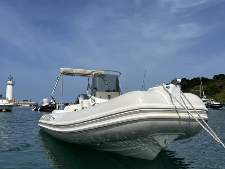 RIB hire in Sauzon - Capelli Tempest 570