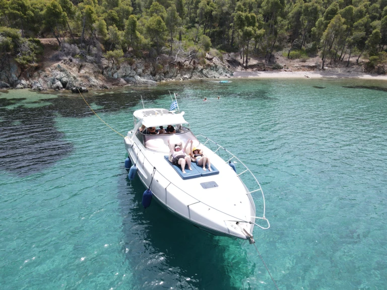 Yacht charter Pefkohori - Sunseeker Martinique 39 on SamBoat