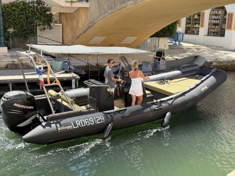 Charter a Sillinger 7,65 in Grimaud on Samboat
