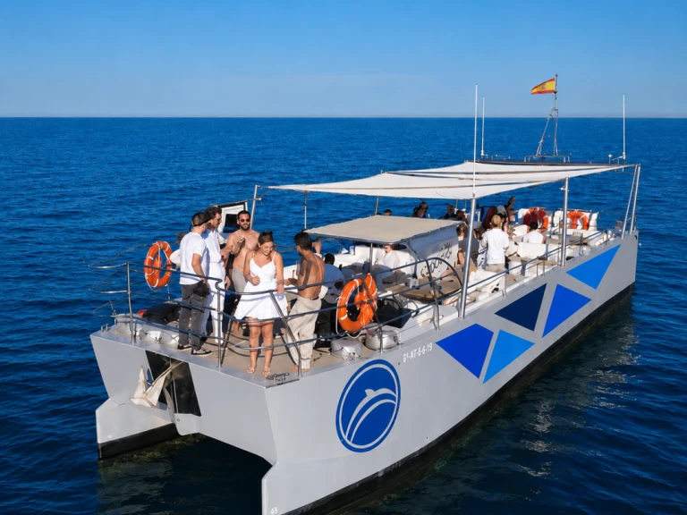 Hire Catamaran Serenity with a boat licence