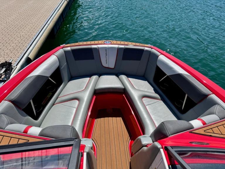 Hire a Nautique Correct Craft g21 Aix-les-Bains