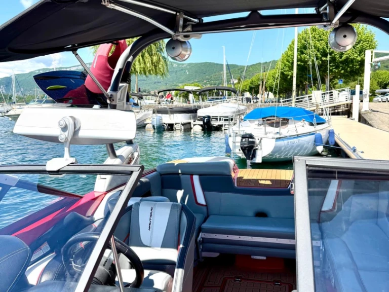 Charter a Nautique Correct Craft g21 in Aix-les-Bains on Samboat