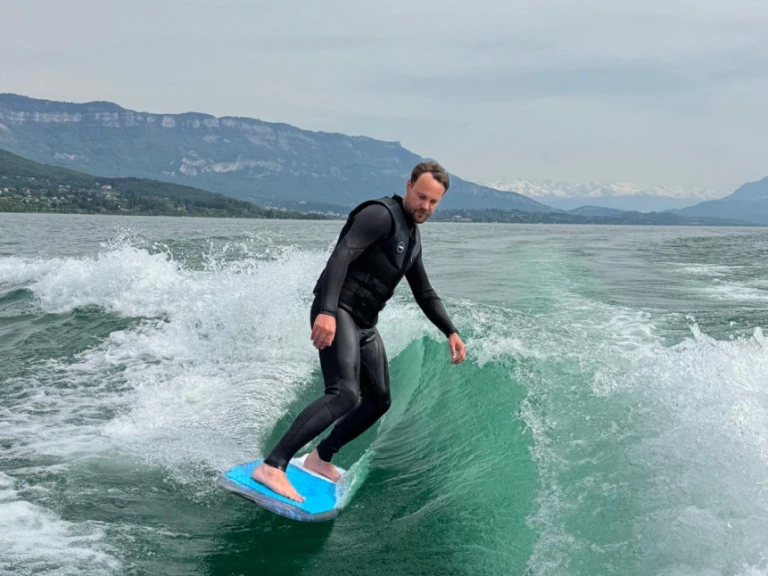 Hire Motorboat with or without skipper Nautique Correct Craft Aix-les-Bains