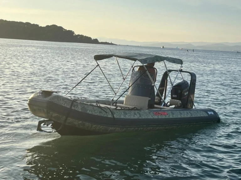 Océan Skull oceanskull AL550 charter bareboat or skippered in  Le Brusc