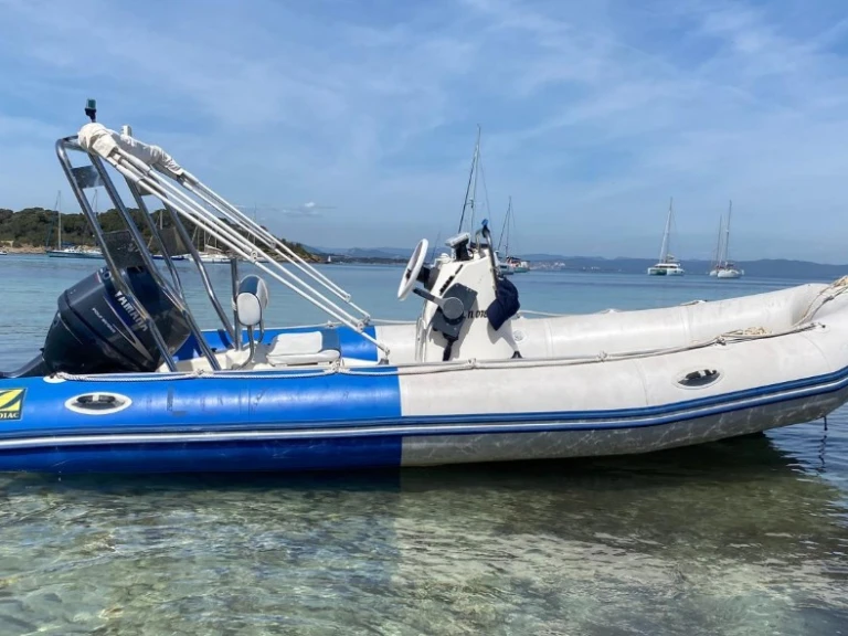Charter a Zodiac Medline 500 Neo in Le Brusc on Samboat