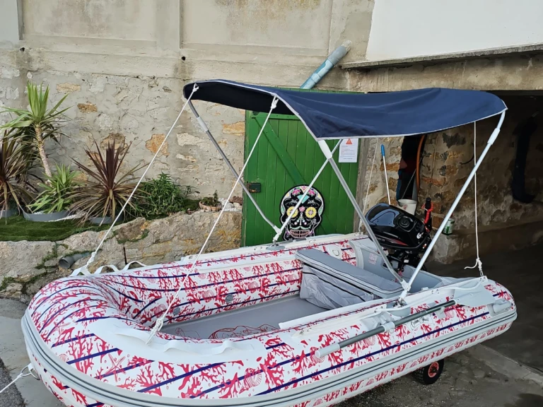 Hire a Océan Skull RIB3 Le Brusc
