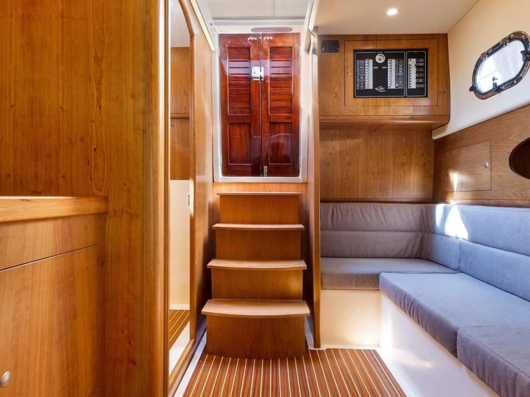Motorboat to hire Sorrento at the best price