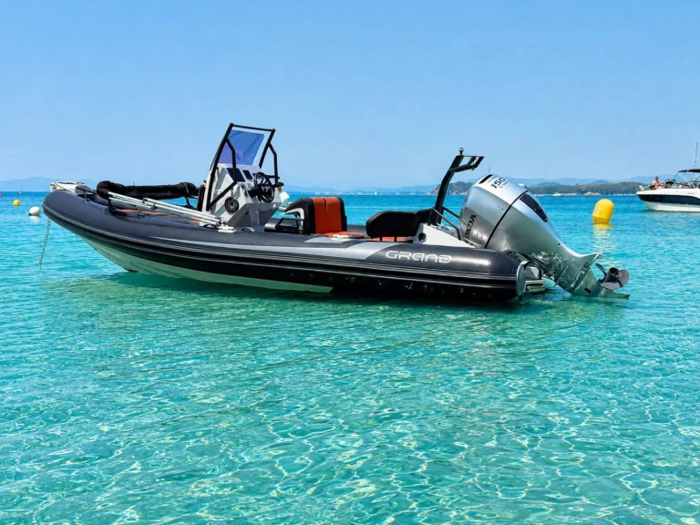 Yacht hire Hyères cheap 740 Pro Line