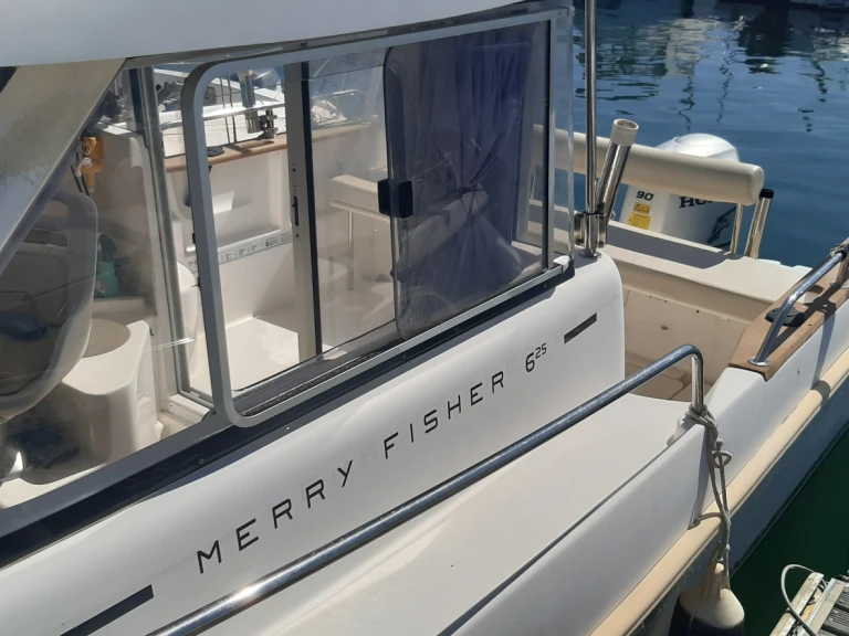 Hire Motorboat with or without skipper Jeanneau France