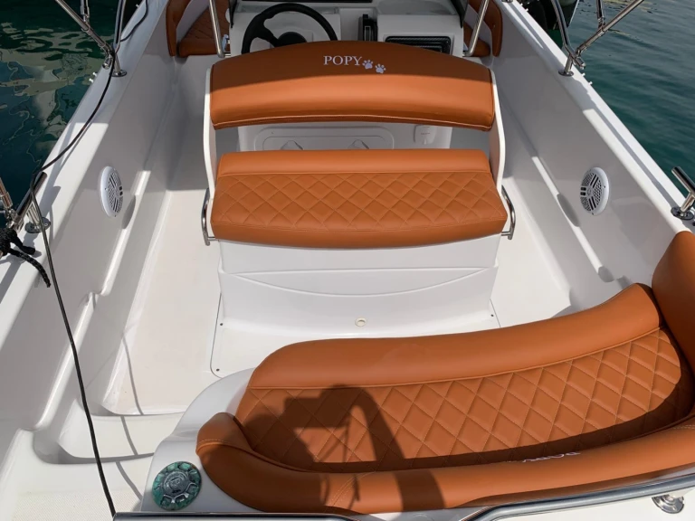 Motorboat hire in Palma de Mallorca - Raineri Challenger 19