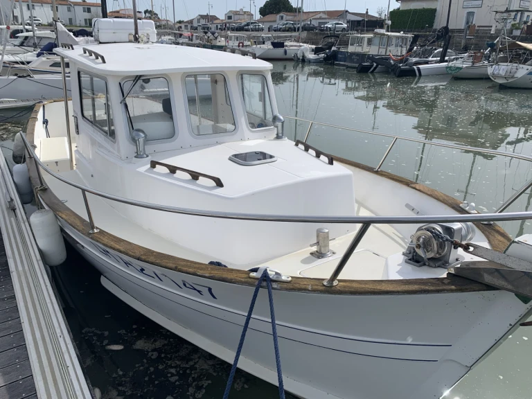 Rhea Rhea charter bareboat or skippered in  Ars-en-Ré