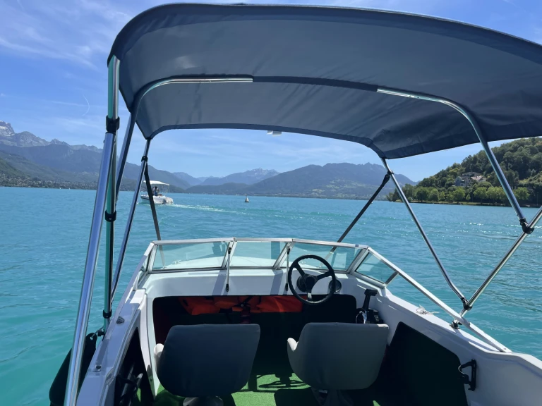Motorboat to hire Annecy at the best price