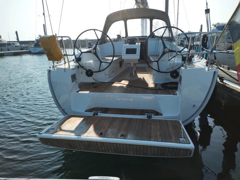 Hire Sailboat Bavaria with a boat licence