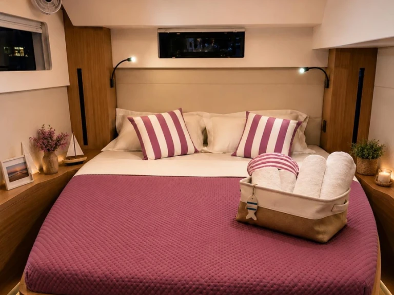 Yacht charter Nisida - Lagoon Lagoon 46 Iconic on SamBoat