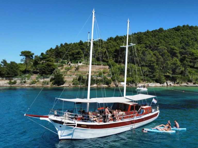 Yacht charter Jesenice - Ston 45 on SamBoat